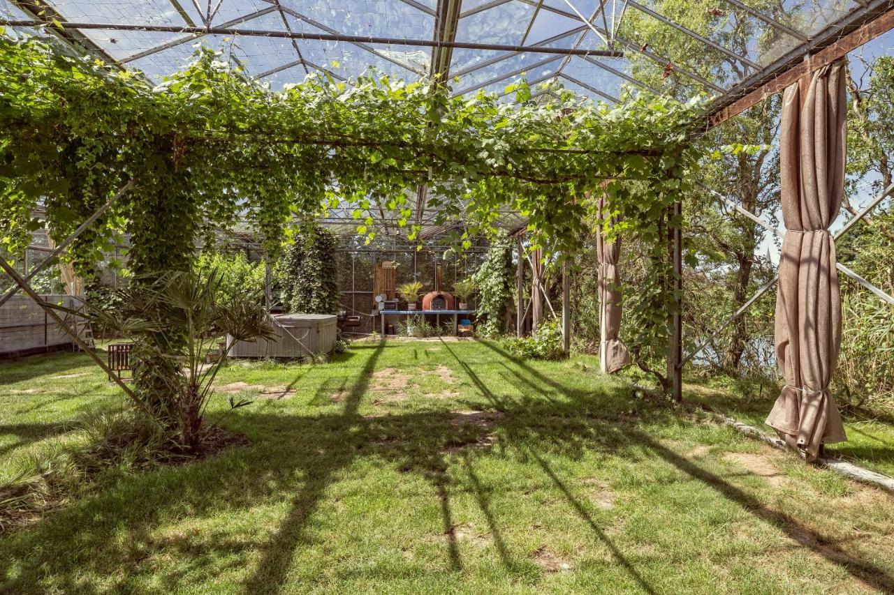 De Groote Wijzend Hotel Lutjebroek Buitenkant foto