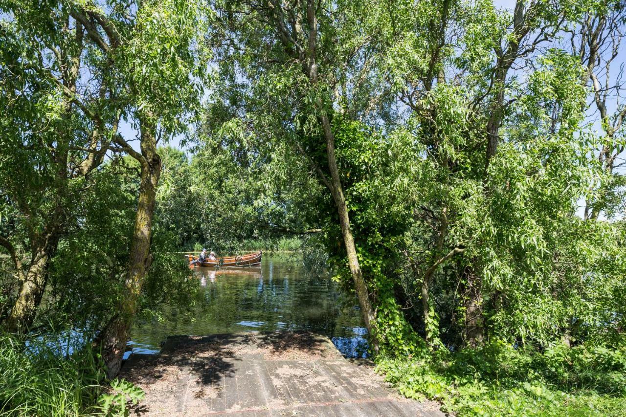 De Groote Wijzend Hotel Lutjebroek Buitenkant foto